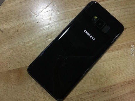 Lộ diện chùm ảnh của Galaxy S8 màu đen bóng