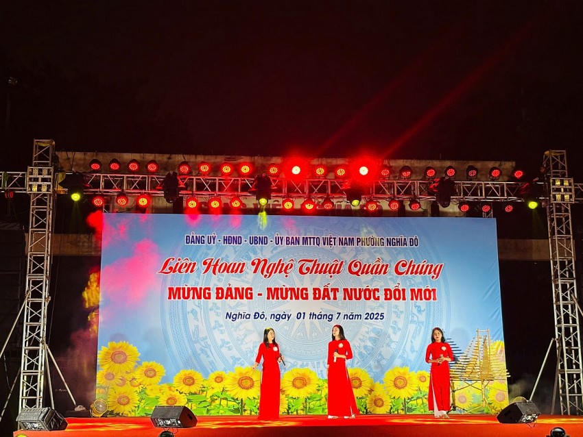 Các tiết mục văn hoá, văn nghệ đêm liên hoan nghệ thuật quần chúng.