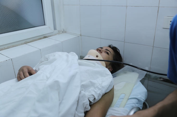 Nạn nhân Bùi Thị Thoa đang được điều trị tại Bệnh viện Việt Đức