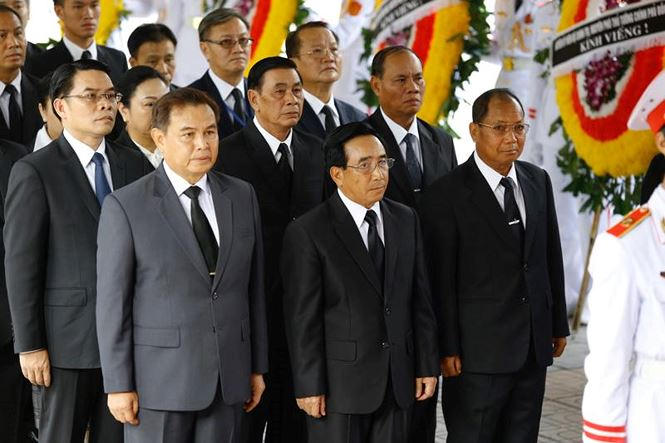 Đồng chí Phankham Viphavanh - Phó Chủ tịch nước Cộng hòa Dân chủ Nhân dân Lào làm Trưởng đoàn, viếng Chủ tịch nước Trần Đại Quang.