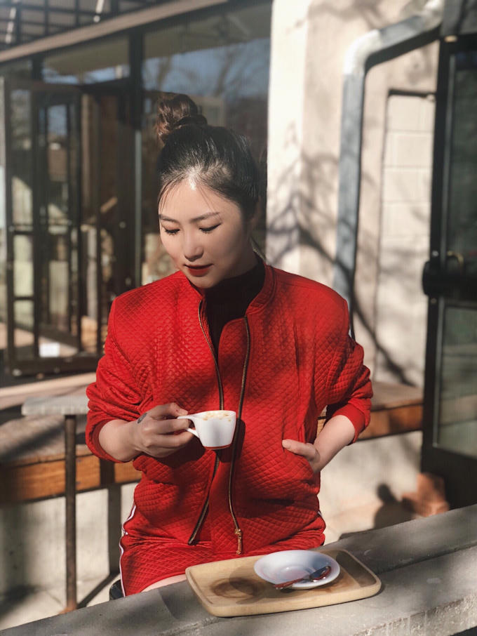 Hương Tràm chạy show liên tục ở Mỹ vẫn khoe dáng sang chảnh