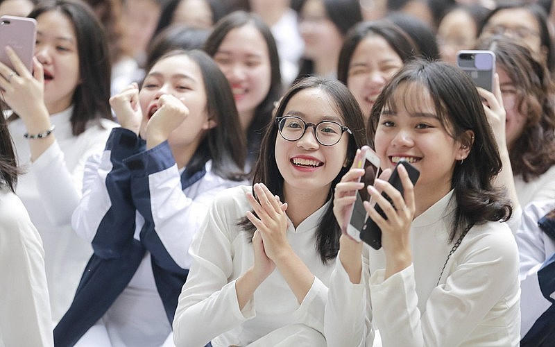 Bộ Chính trị quyết định miễn học phí cho học sinh phổ thông công lập cả nước từ tháng 9/2025.