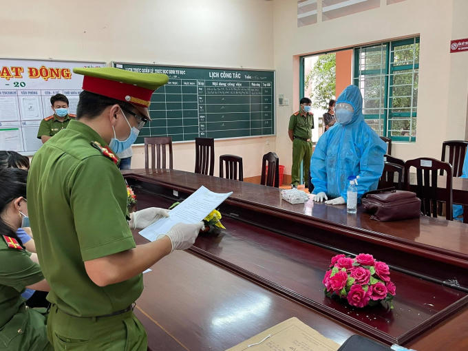 Bị can Diễm tại Cơ quan điều tra Công an thị xã Long Mỹ. ảnh Hoàng Nhân