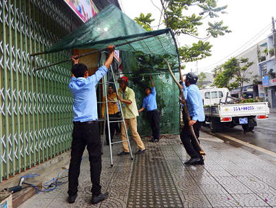 Lực lượng chức năng phường Trường An (TP Huế) đã ra quân “giải cứu” vỉa hè