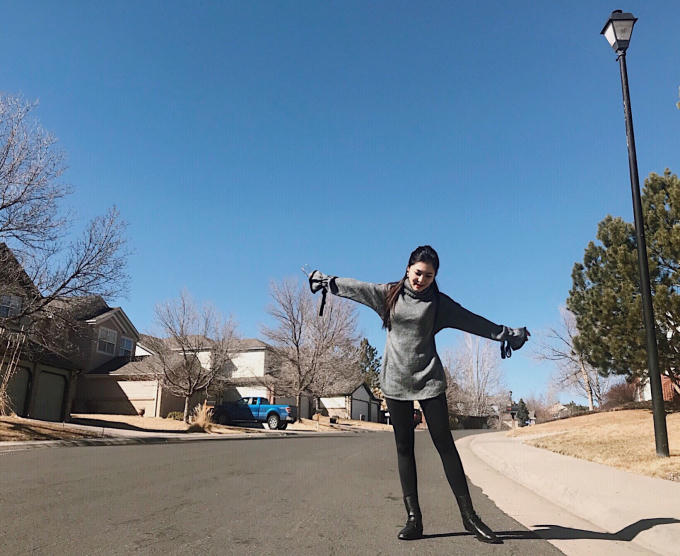 Hương Tràm chạy show liên tục ở Mỹ vẫn khoe dáng sang chảnh