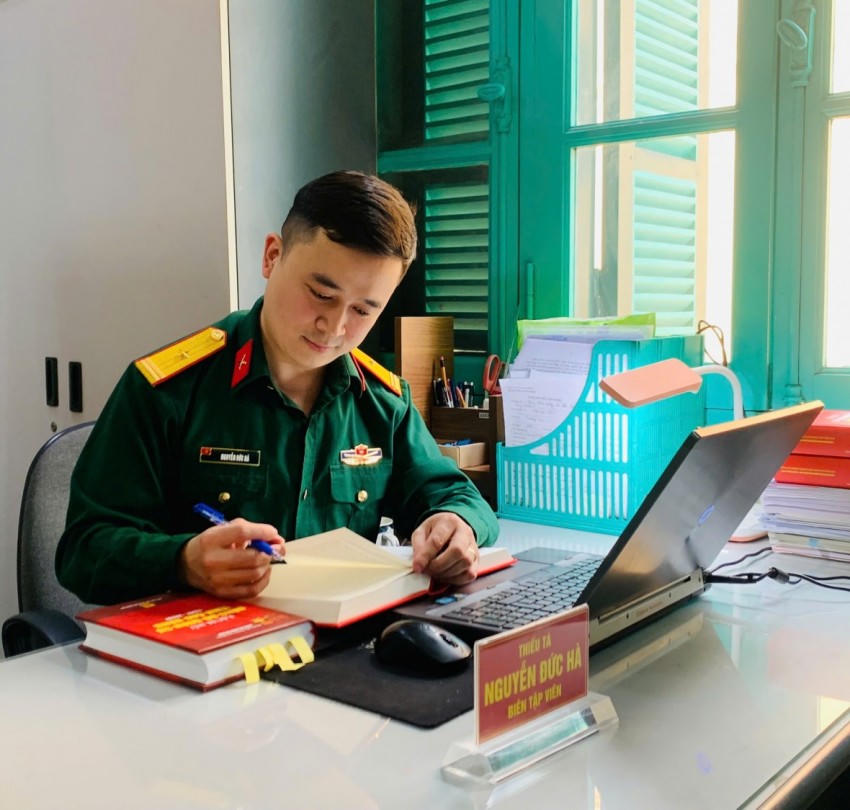 Thiếu tá Nguyễn Đức Hà, tác giả của bút ký: Dòng sông kể chuyện.