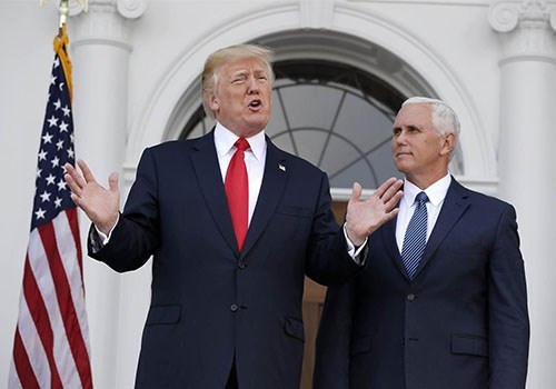 Tổng thống Donald Trump  phát biểu trước báo chí tại Câu lạc bộ Golf Quốc gia Trump ở Bedminster, New Jersey, hôm 10/8.