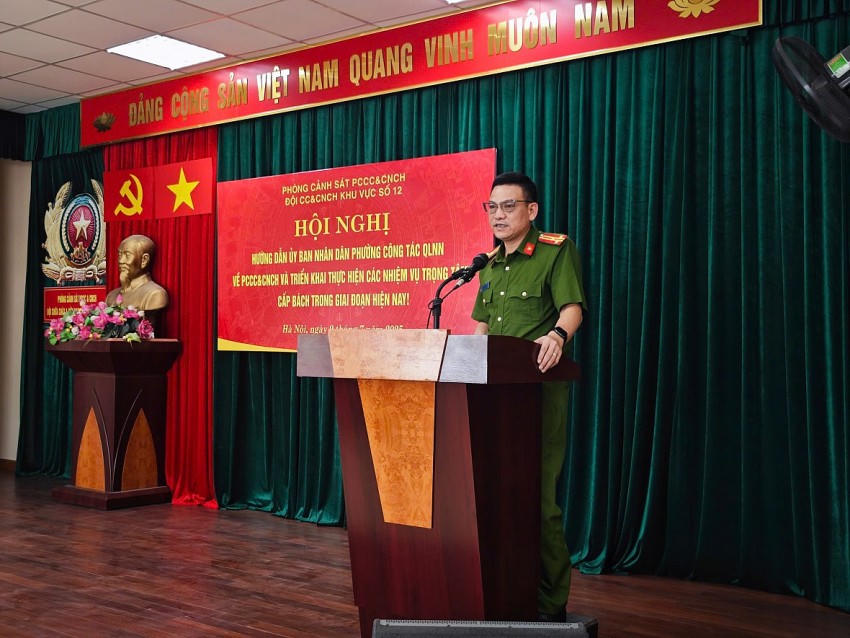Thượng tá Ngô Tiến Long, Phó Trưởng Phòng Cảnh sát PCCC&CNCH CATP quán triệt tại Hội nghị.