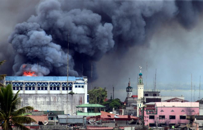 Các trận chiến ở TP Marawi vẫn diễn ra quyết liệt.