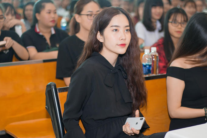 Nam Em về với sinh vi&ecirc;n, chia sẻ c&acirc;u chuyện vượt qua kh&oacute; khăn trong cuộc sống