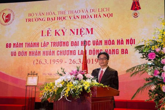 Phát biểu tại buổi lễ, Phó thủ tướng Vũ Đức Đam biểu dương những đóng góp nổi bật của các thế hệ nhà giáo, sinh viên của trường trong 60 năm qua.