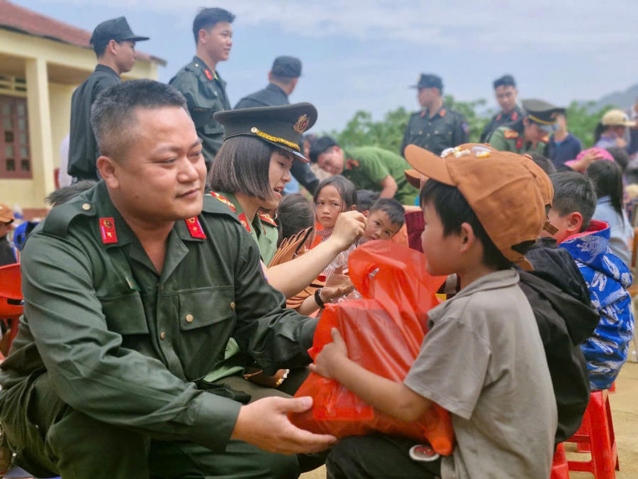 Chuyến thiện nguyện đầy ý nghĩa của đoàn công tác.