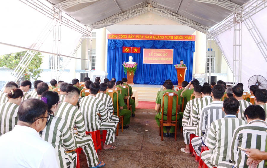 Quang cảnh buổi lễ đặc xá.