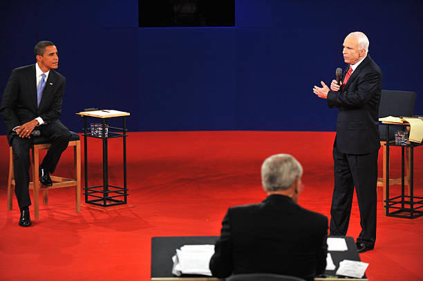 TNS John McCain tranh luận trên truyền hình lần thứ 2 với TNS Barack Obama trong cuộc chạy đua vào Nhà Trắng năm 2008. Ảnh: Getty.