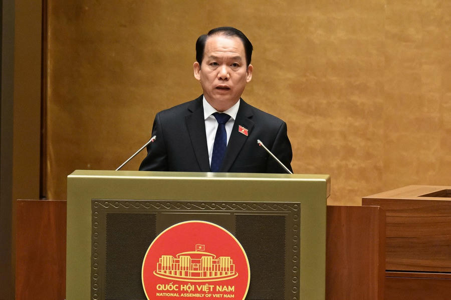 Chủ nhiệm Ủy ban Pháp luật và Tư pháp Hoàng Thanh Tùng trình bày Báo cáo thẩm tra