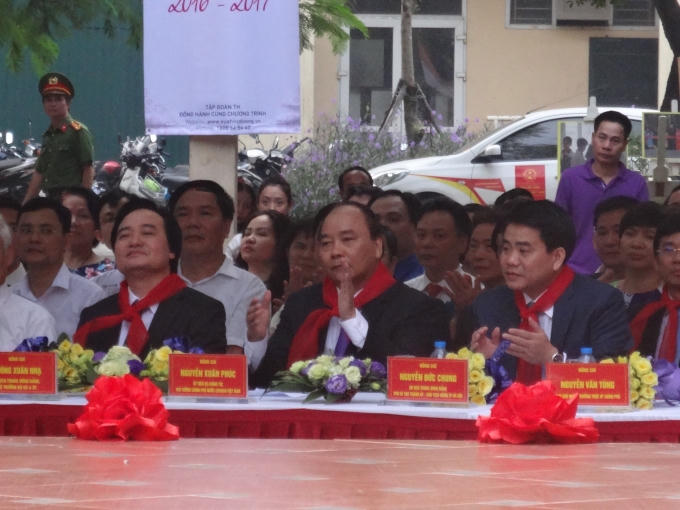 Tới dự lễ khai giảng tại trường còn có Bộ trưởng Bộ GD&amp;ĐT Phùng Xuân Nhạ.
