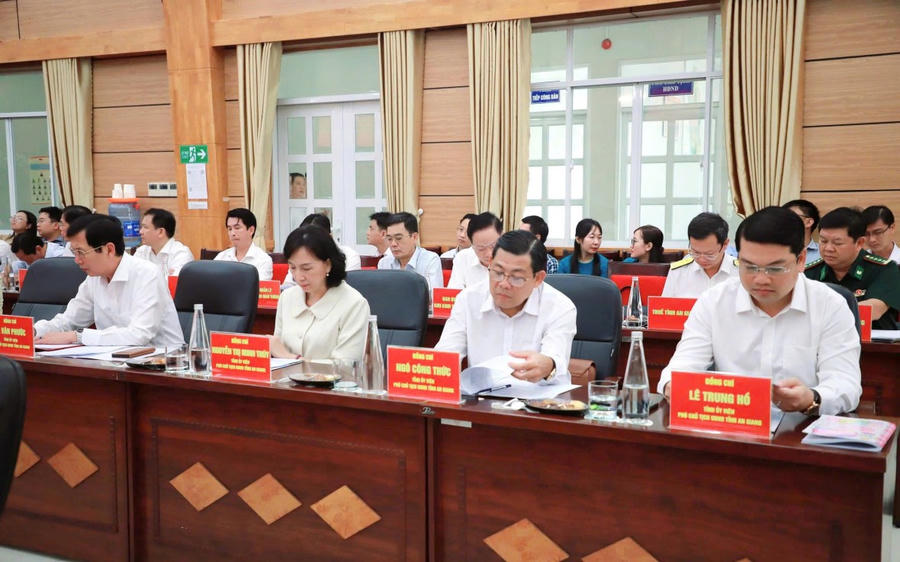 Lãnh đạo Tỉnh ủy, UBND tỉnh, các Sở, ngành tỉnh An Giang dự buổi làm việc với Tổng Bí thư Tô Lâm.