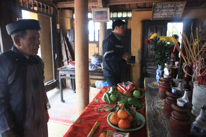 Người dân Tứ Xã quan niệm, khi các thần linh chứng giám thì lúc đó linh vật mới thiêng và chiếc hộp lấy ra vào thời điểm giao thời được cho là giờ lành, là thời điểm giao hòa giữa trời và đất.