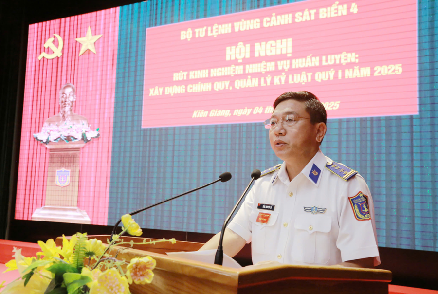 Đại tá Trần Nguyên Lai - Ủy viên Ban Thường vụ Đảng ủy, Phó Tư lệnh, Tham mưu trưởng Bộ Tư lệnh Vùng Cảnh sát biển 4 phát biểu kết luận hội nghị