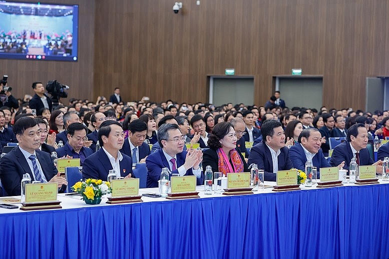 Các đại biểu tham gia hội nghị.
