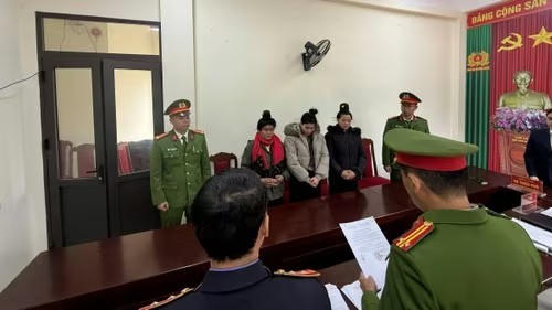 Hết tiền tiêu xài, đi trộm gần 3 tạ cà phê đem bán.