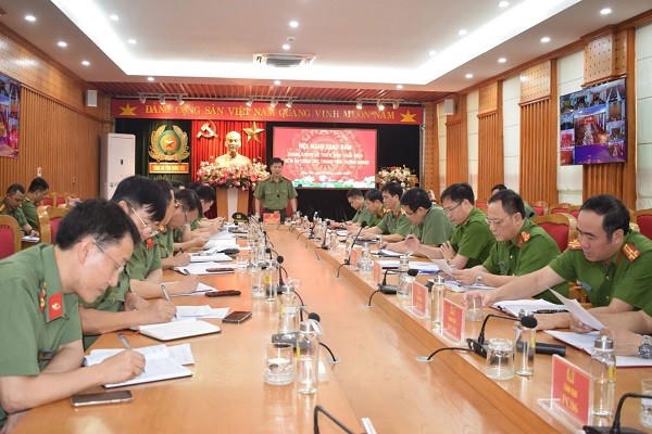 Đại tá Nguyễn Thanh Trường - Giám đốc Công an tỉnh Hưng Yên phát biểu tại hội nghị.