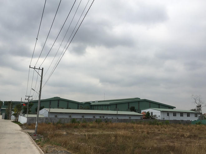 Nhiều công trình “khủng” xây dựng không phép trước mặt chính quyền địa phương. ẢNH GIA KHÁNH.