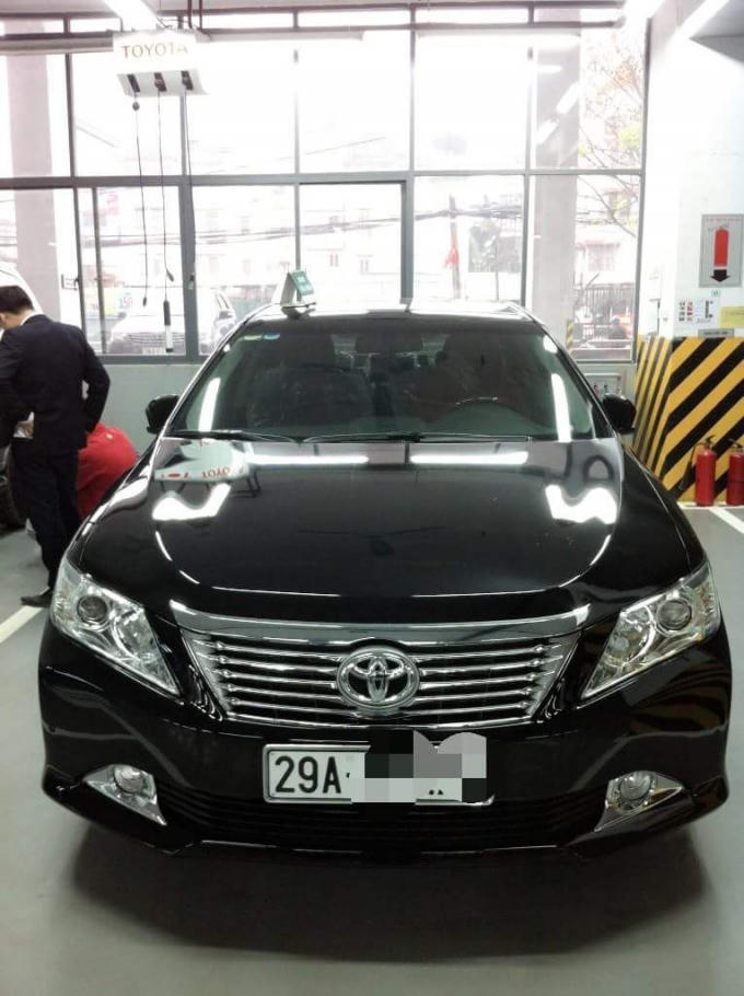 Ô tô camry gửi tại bãi trông xe bị trộm cuốm mất (ảnh minh họa)