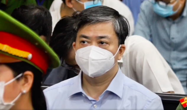 Bị cáo Lê Đức Thọ bị đưa ra xét xử về hai tội nhận hối lộ từ cựu Giám đốc Xuyên Việt Oil Mai Thị Hồng Hạnh 13,8 tỉ đồng và lợi dụng chức vụ, quyền hạn gây ảnh hưởng đối với người khác để trục lợi 22,1 tỉ đồng. Bị cáo Thọ và gia đình đã nộp 16,7 tỉ đồng để khắc phục hậu quả; thành khẩn khai báo, tích cực hợp tác với cơ quan điều tra và có nhiều thành tích trong công tác.