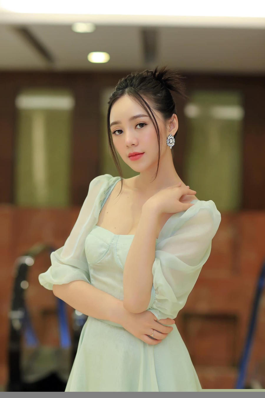 Thời trang điệu đà tôn sắc vóc nuột nà của Quỳnh Kool
