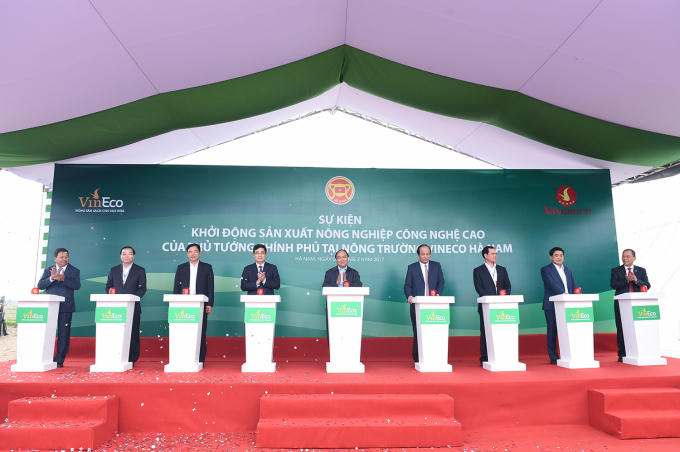 Thủ tướng Chính phủ Nguyễn Xuân Phúc đã nhấn nút khởi động Dự án sản xuất nông nghiệp công nghệ cao tại nông trường VinEco Hà Nam.