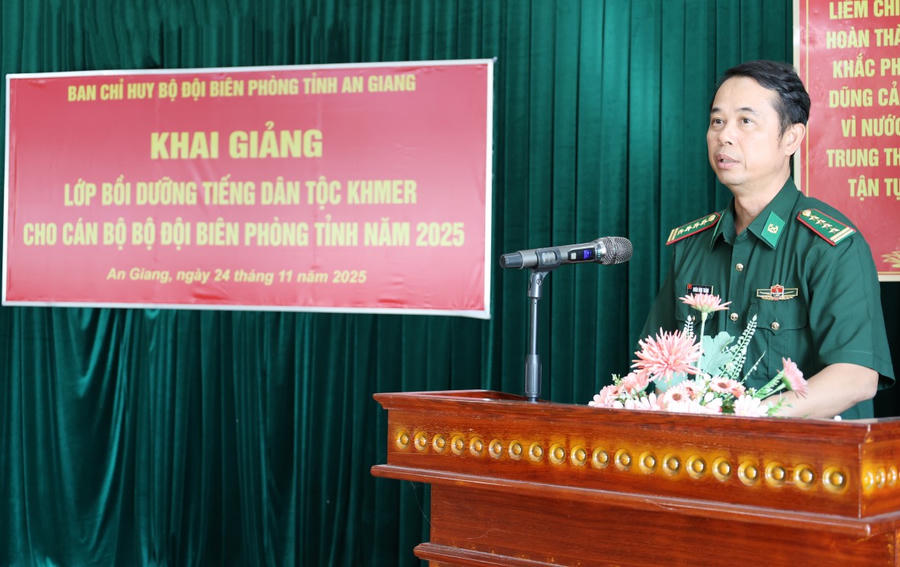 Đại tá Doãn Đình Tránh, Phó Chính uỷ Ban Chỉ huy BĐBP tỉnh phát biểu chỉ đạo.