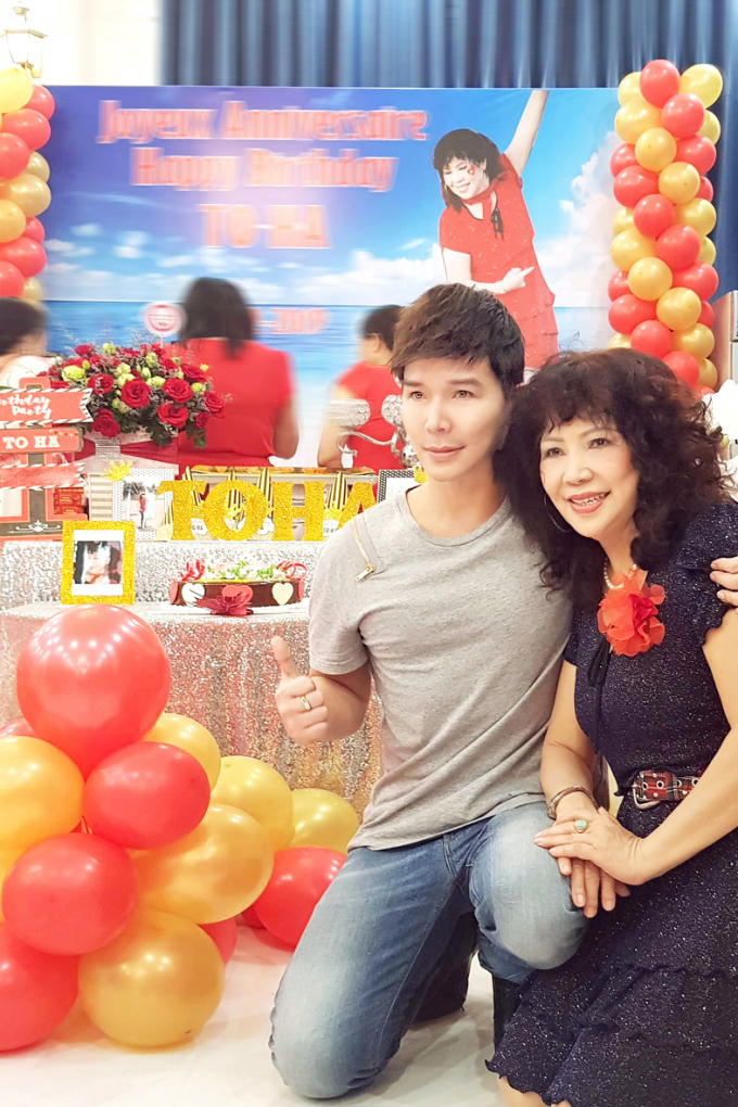 Nathan Lee t&igrave;nh cảm mừng sinh nhật mẹ tiến sĩ, h&eacute; lộ căn villa chục triệu đ&ocirc; tr&ecirc;n biển Vũng T&agrave;u