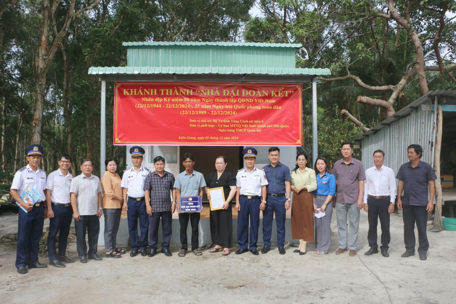 BTL Vùng Cảnh sát Biển 4 bàn giao nhà đại đoàn kết.