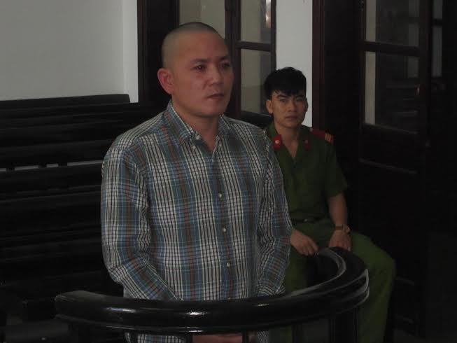 Bị cáo Nguyễn Công Trạng trước vành móng ngựa.