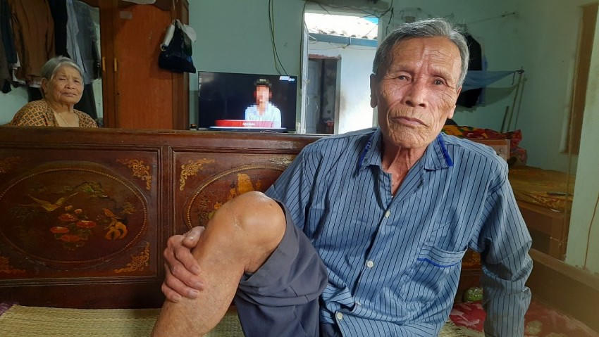 Vết thương trên chân của ông Chấn.