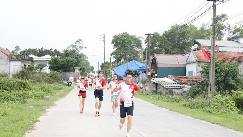 Các vận động tranh tài trên cung đường xuyên đảo Vĩnh Trung- Vĩnh Thực.