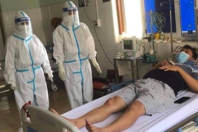 Theo chị H., các bác sĩ tại bệnh viện dã chiến luôn dành cho bệnh nhân một sự quan tâm tận tình nhất. 