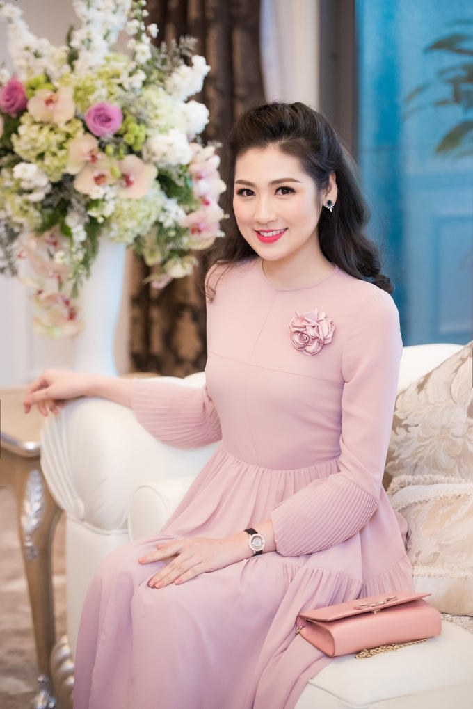 Ngẩn ngơ với vẻ đẹp tựa thiên thần của á hậu Tú Anh.