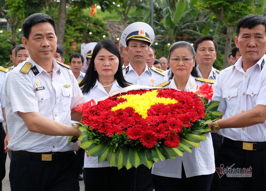 Dựng m&ocirc; h&igrave;nh t&agrave;u HQ-604, tưởng niệm 64 liệt sĩ hy sinh bảo vệ đảo Gạc Ma