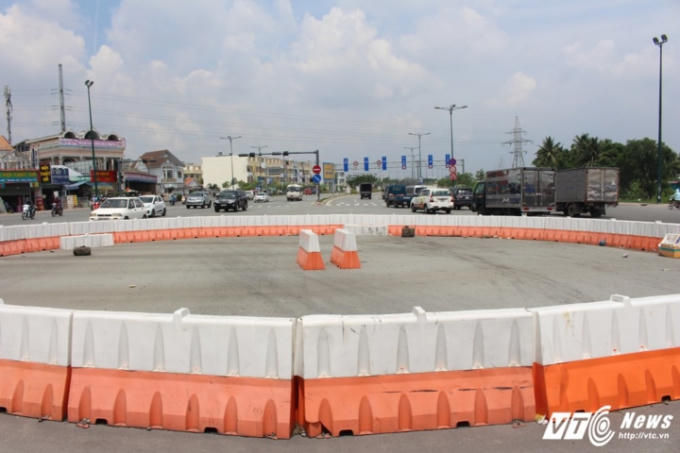 &nbsp;N&uacute;t giao n&agrave;y lại qu&aacute; đơn giản, kh&ocirc;ng c&oacute; ch&uacute;t mĩ quan n&agrave;o.