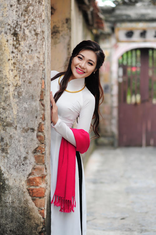 Yêu cảnh sắc, văn hóa của thủ đô, nữ sinh quê Hà Tĩnh đã thực hiện bộ ảnh Tết tại làng cổ Đường Lâm (Hà Nội).