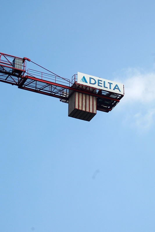 Những khối bê tông lớn đối trọng của các cẩu tháp tiềm ẩn nhiều nguy cơ