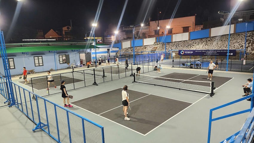 Các đội giao lưu, trải nghiệm môn thể thao mới Pickleball.