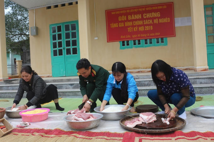 Thịt lợn được sơ chế làm nhân bánh chưng.