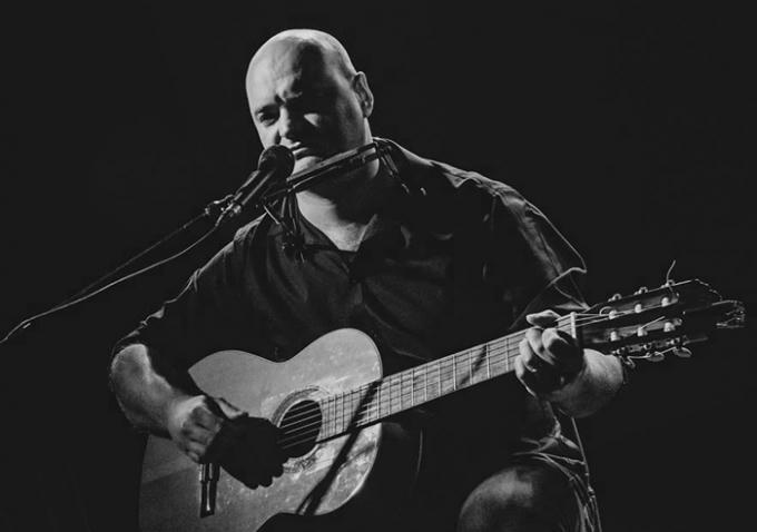 Sabino Orsini và nhóm nhạc của anh sẽ mang đến cho chúng những bản pop - rock đầy sôi động. Ảnh: Internet