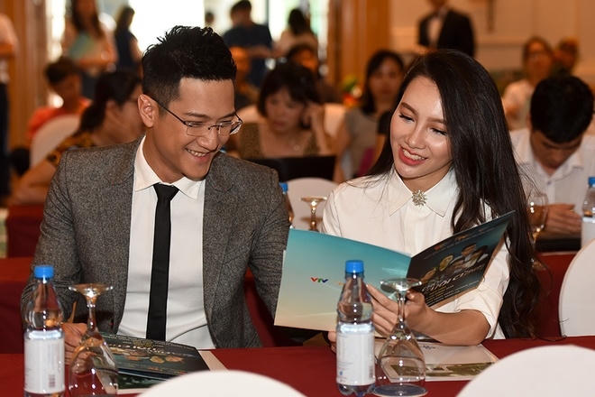 Minh Hà và Chí Nhân sánh đôi bên nhau trong họp báo ra mắt phim Lựa chọn cuối cùng.