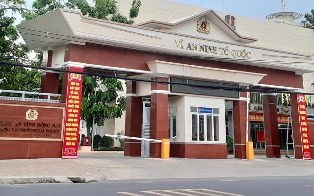 Công an Đồng Nai niêm phong máy móc để làm rõ vụ cặp vợ chồng bốc 4 số đẹp