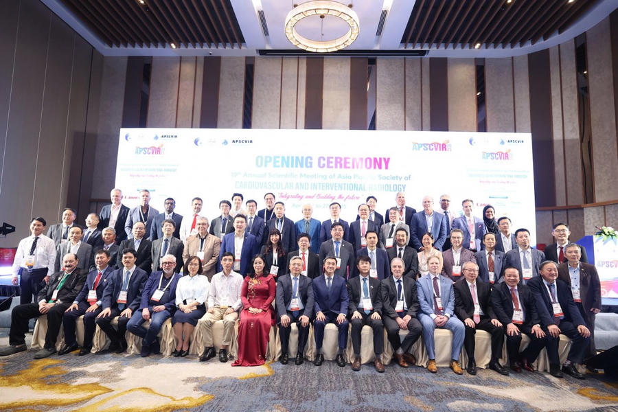 Các đại biểu chụp ảnh lưu niệm tại Hội nghị.