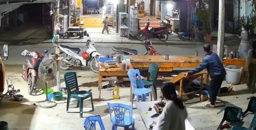 Hiện trường nơi xảy ra vụ việc (ảnh cắt từ clip).